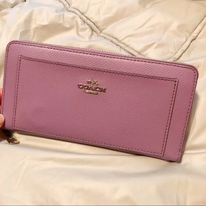 Coach Accordion Zip around Wallet Lavender